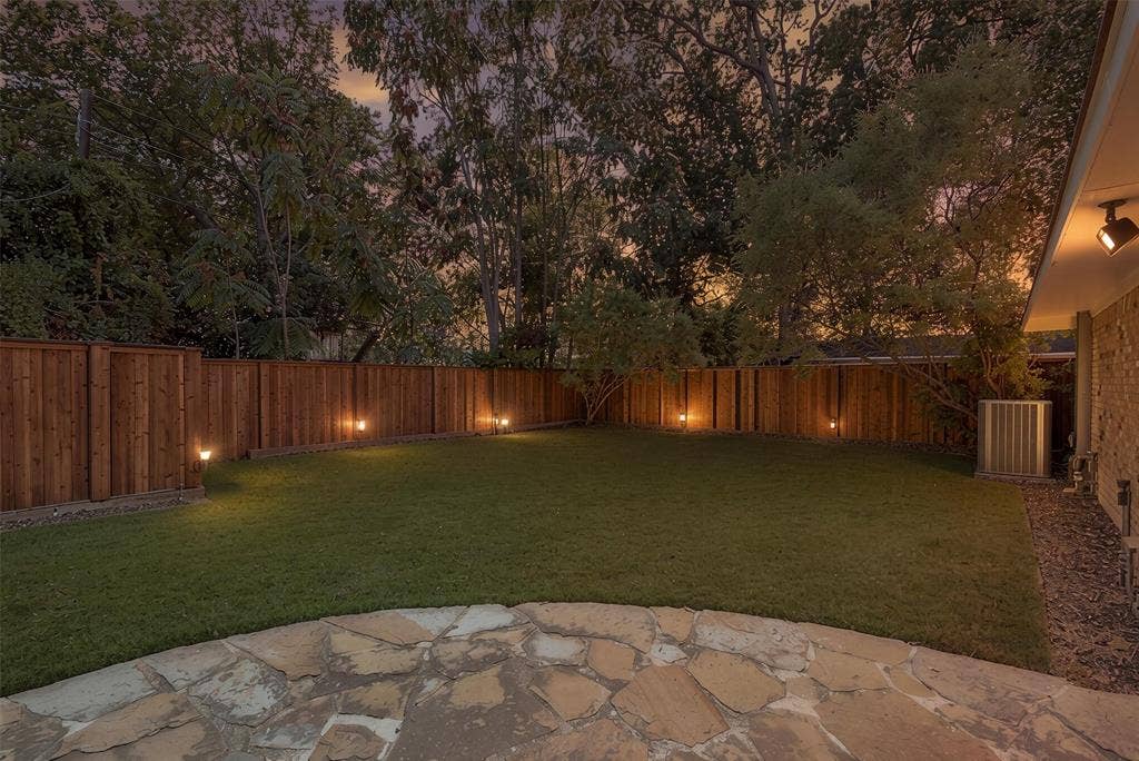1049 Forest Grove Drive, Dallas, TX 75218 1049 Forest Grove Drive, Dallas, TX 75218