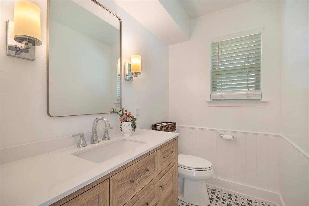 1049 Forest Grove Drive, Dallas, TX 75218 1049 Forest Grove Drive, Dallas, TX 75218