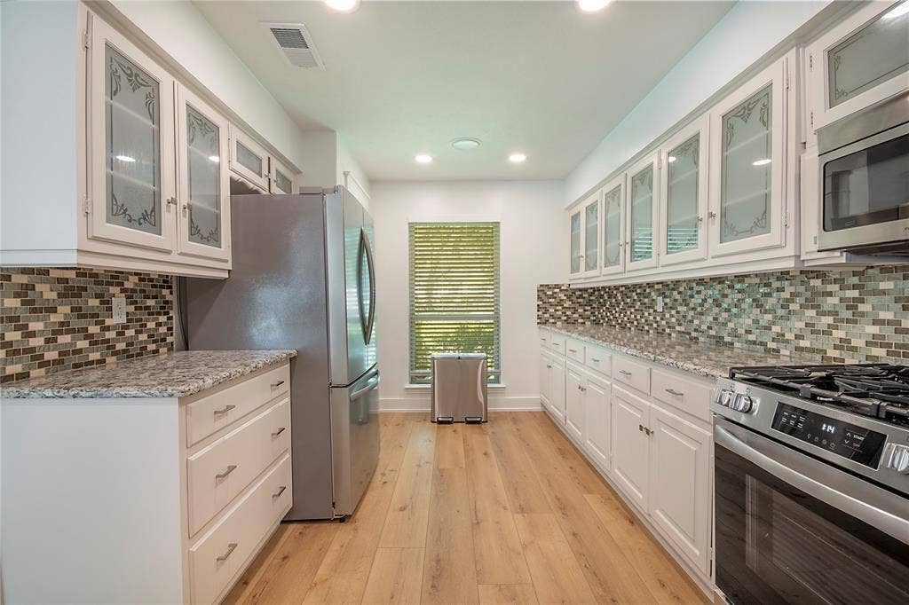 1049 Forest Grove Drive, Dallas, TX 75218 1049 Forest Grove Drive, Dallas, TX 75218
