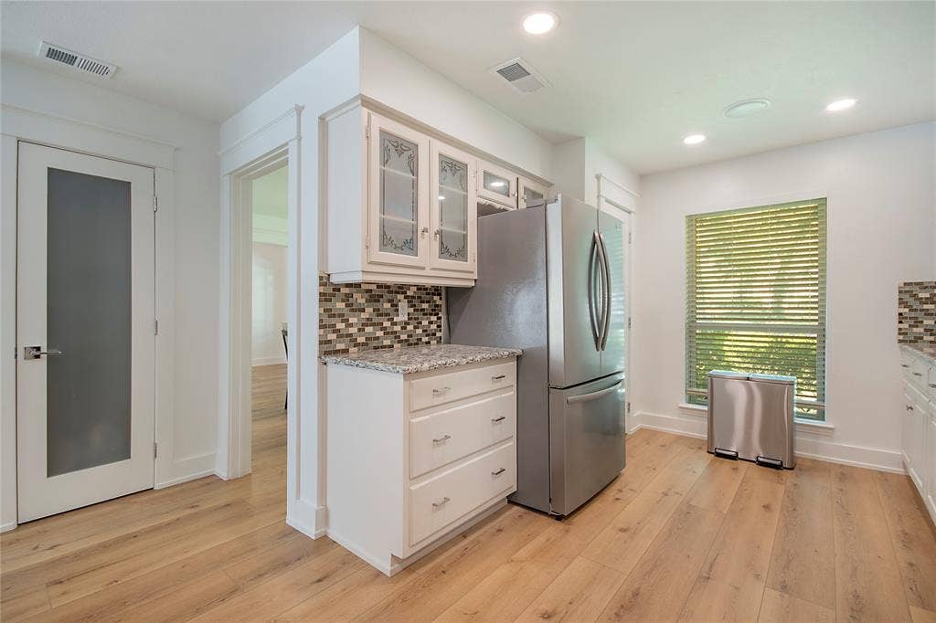 1049 Forest Grove Drive, Dallas, TX 75218 1049 Forest Grove Drive, Dallas, TX 75218