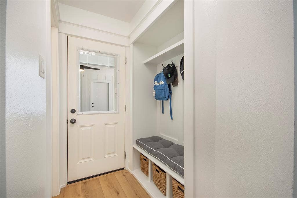 1049 Forest Grove Drive, Dallas, TX 75218 1049 Forest Grove Drive, Dallas, TX 75218