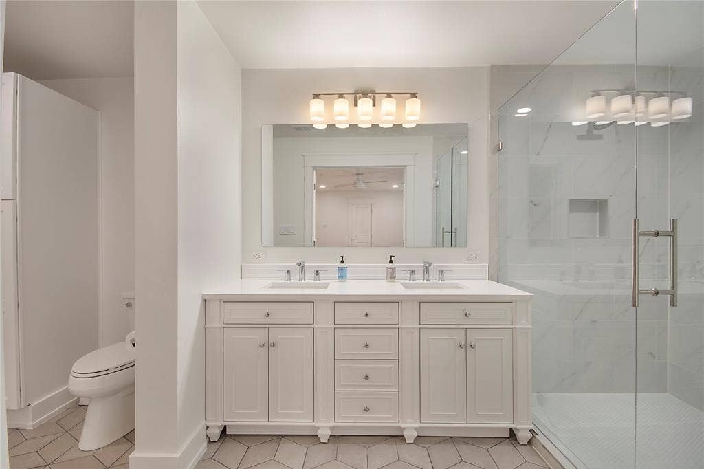 1049 Forest Grove Drive, Dallas, TX 75218 1049 Forest Grove Drive, Dallas, TX 75218