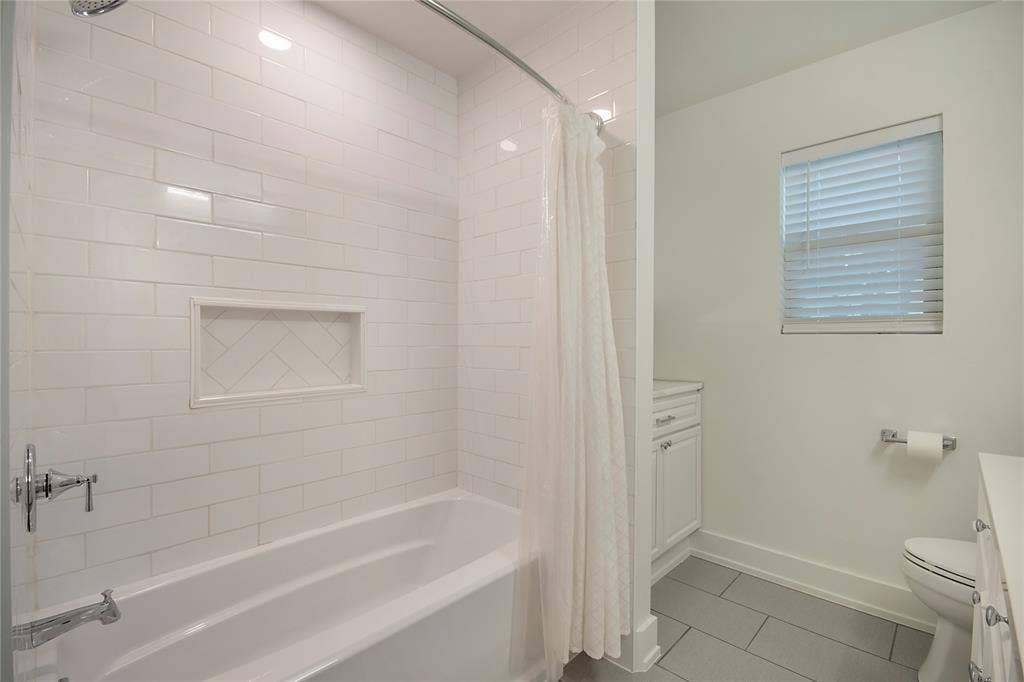 1049 Forest Grove Drive, Dallas, TX 75218 1049 Forest Grove Drive, Dallas, TX 75218