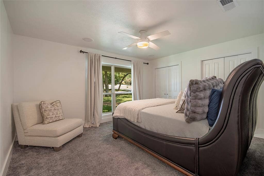 1049 Forest Grove Drive, Dallas, TX 75218 1049 Forest Grove Drive, Dallas, TX 75218