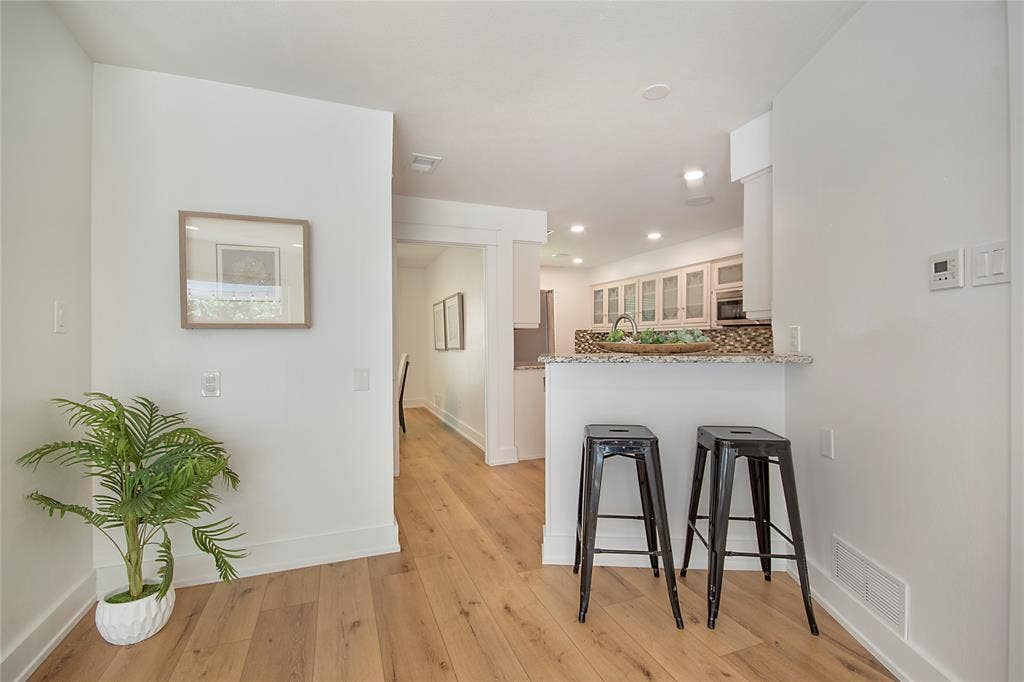 1049 Forest Grove Drive, Dallas, TX 75218 1049 Forest Grove Drive, Dallas, TX 75218