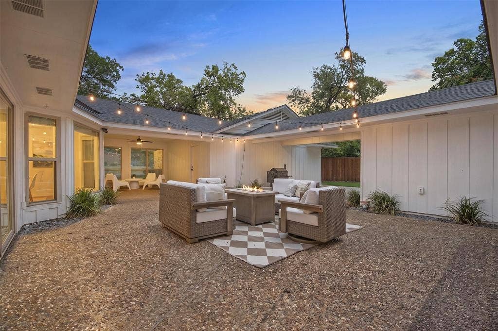 1049 Forest Grove Drive, Dallas, TX 75218 1049 Forest Grove Drive, Dallas, TX 75218