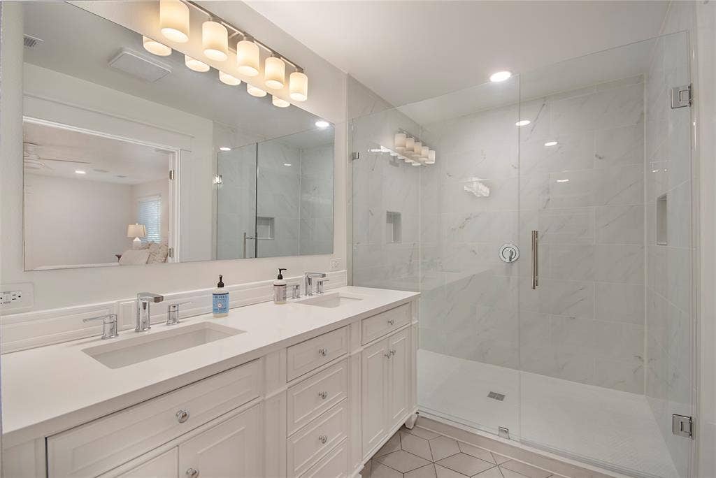 1049 Forest Grove Drive, Dallas, TX 75218 1049 Forest Grove Drive, Dallas, TX 75218