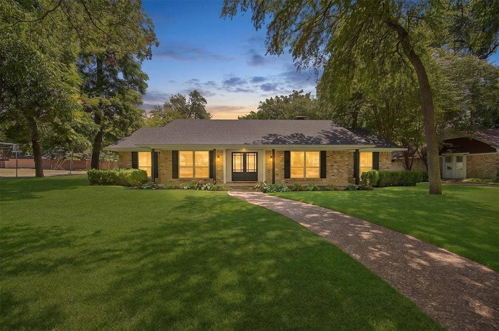 1049 Forest Grove Drive, Dallas, TX 75218 1049 Forest Grove Drive, Dallas, TX 75218