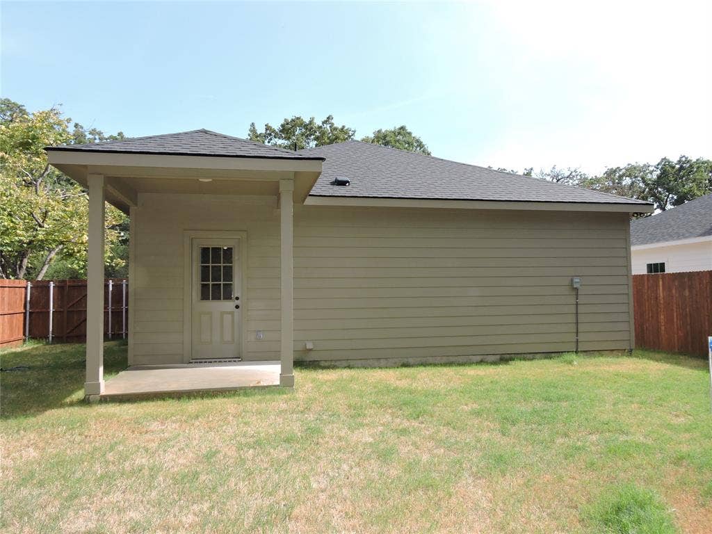 106 Navajo Drive, Mabank, TX 75156 Covered patio with concrete flooring, shingled roof, and painted wood siding