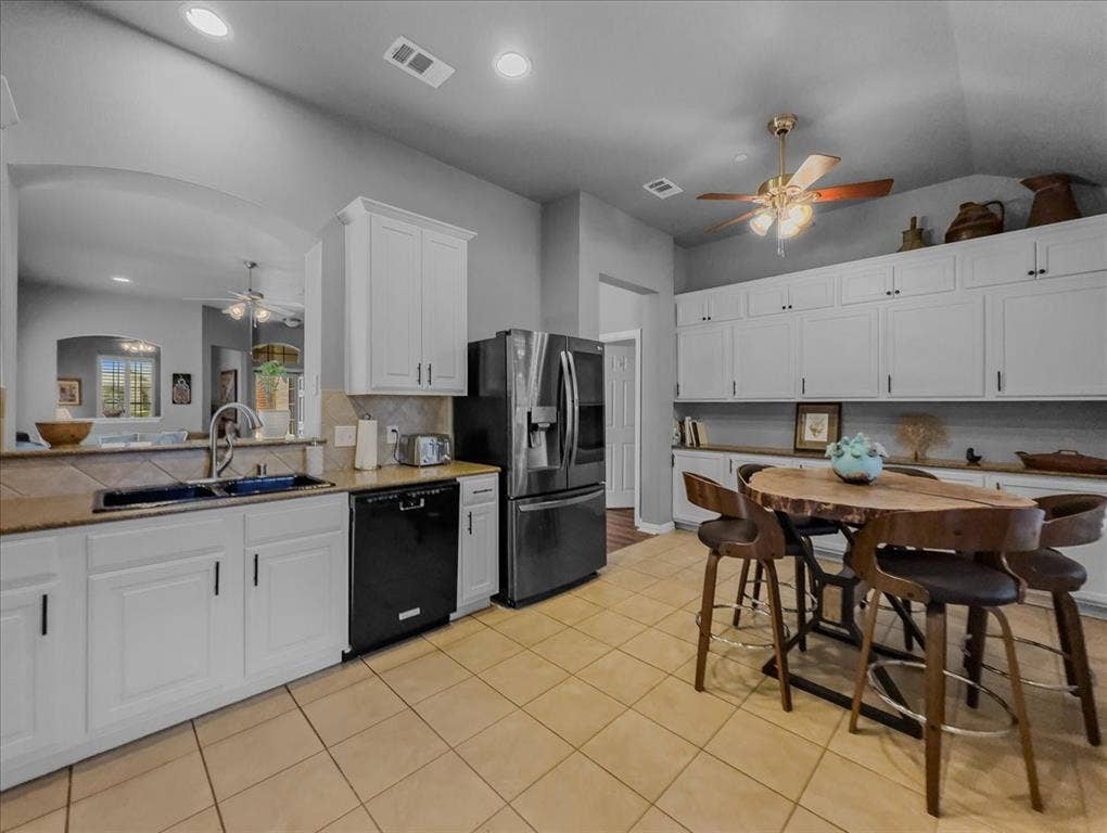 2829 Mott Street, Plano, TX 75025 2829 Mott Street, Plano, TX 75025