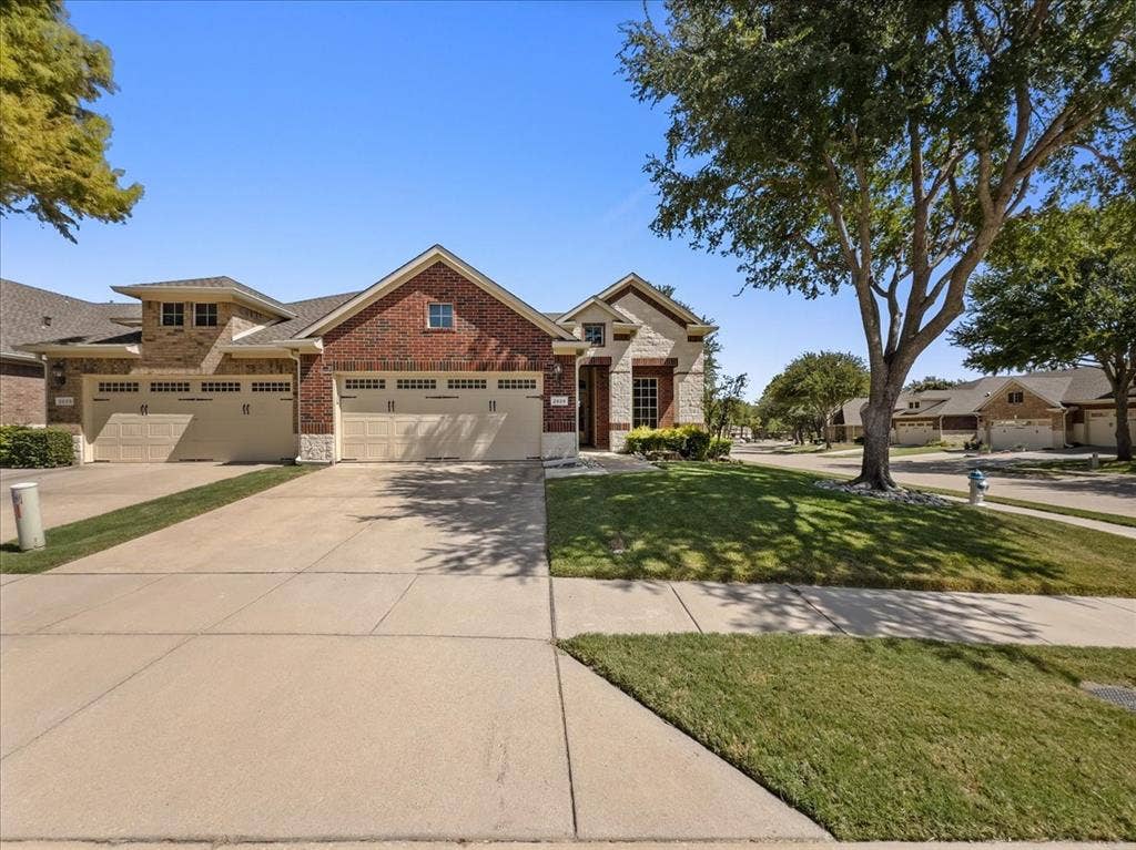 2829 Mott Street, Plano, TX 75025 2829 Mott Street, Plano, TX 75025