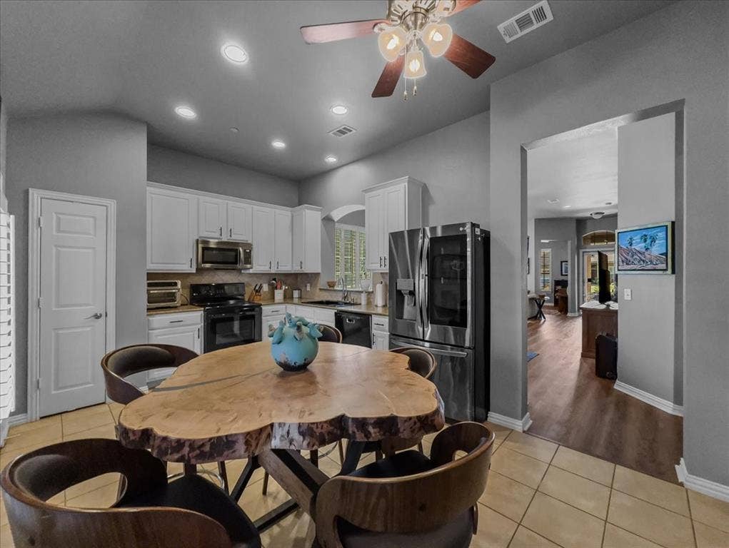 2829 Mott Street, Plano, TX 75025 2829 Mott Street, Plano, TX 75025