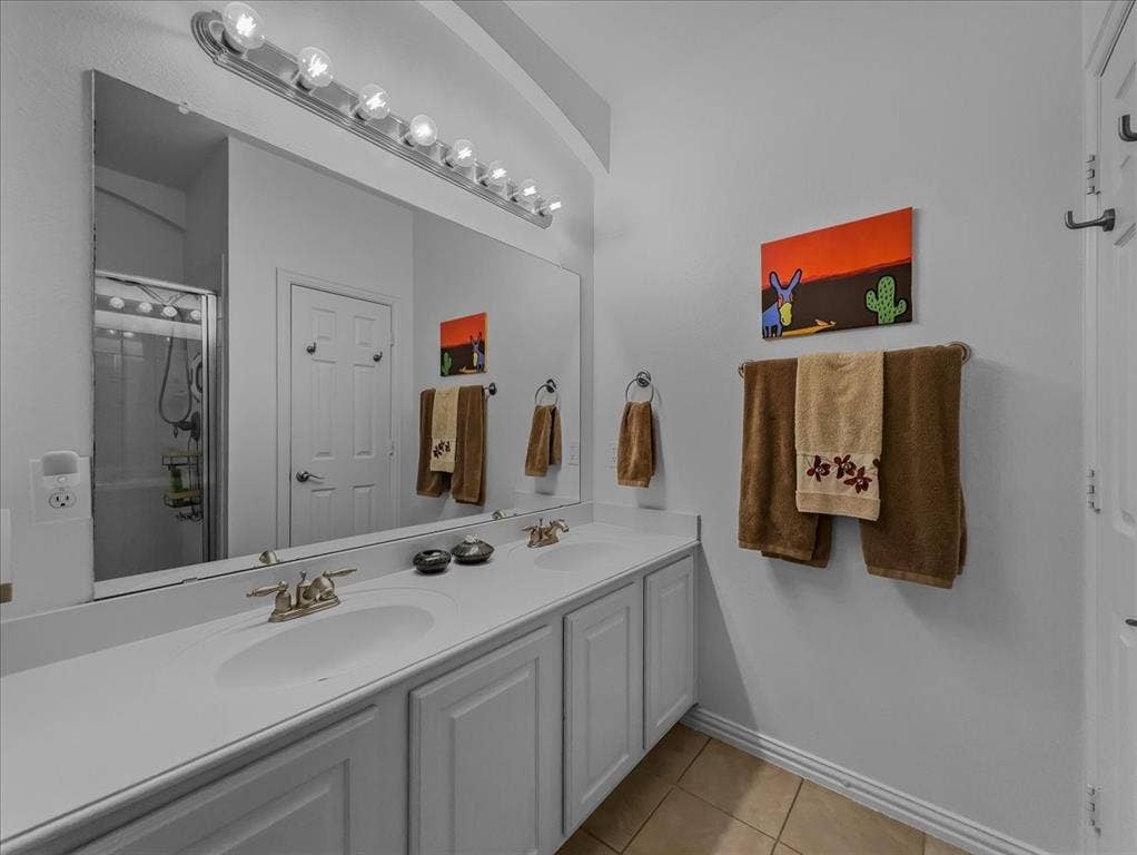 2829 Mott Street, Plano, TX 75025 2829 Mott Street, Plano, TX 75025