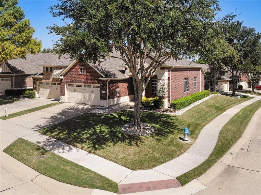 2829 Mott Street, Plano, TX 75025 2829 Mott Street, Plano, TX 75025