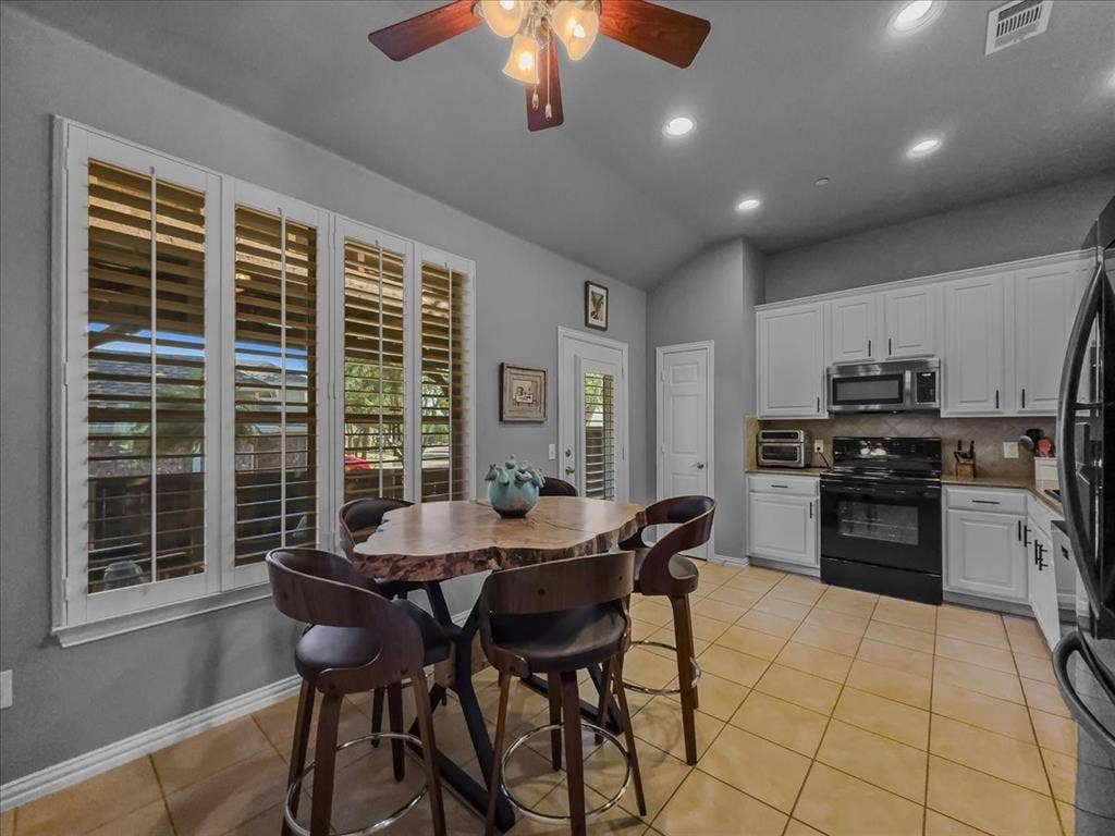 2829 Mott Street, Plano, TX 75025 2829 Mott Street, Plano, TX 75025