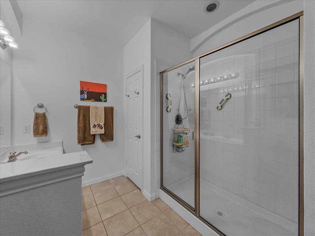 2829 Mott Street, Plano, TX 75025 2829 Mott Street, Plano, TX 75025