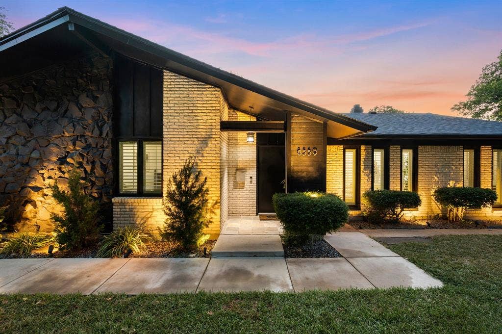 8559 S Mediterranean Circle, Dallas, TX 75238 8559 S Mediterranean Circle, Dallas, TX 75238