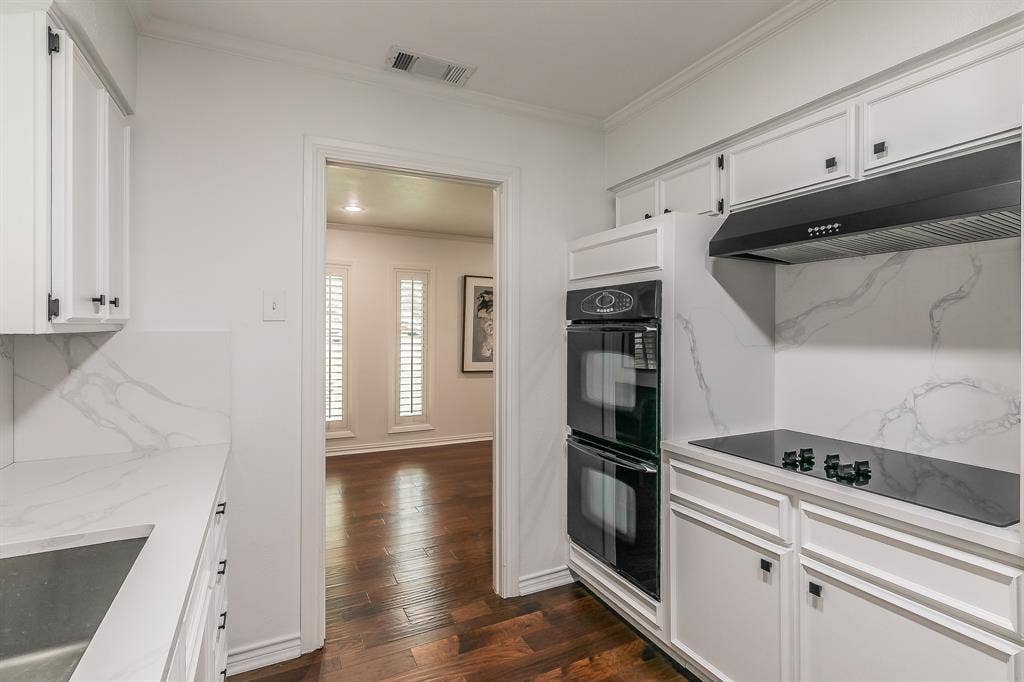 8559 S Mediterranean Circle, Dallas, TX 75238 8559 S Mediterranean Circle, Dallas, TX 75238