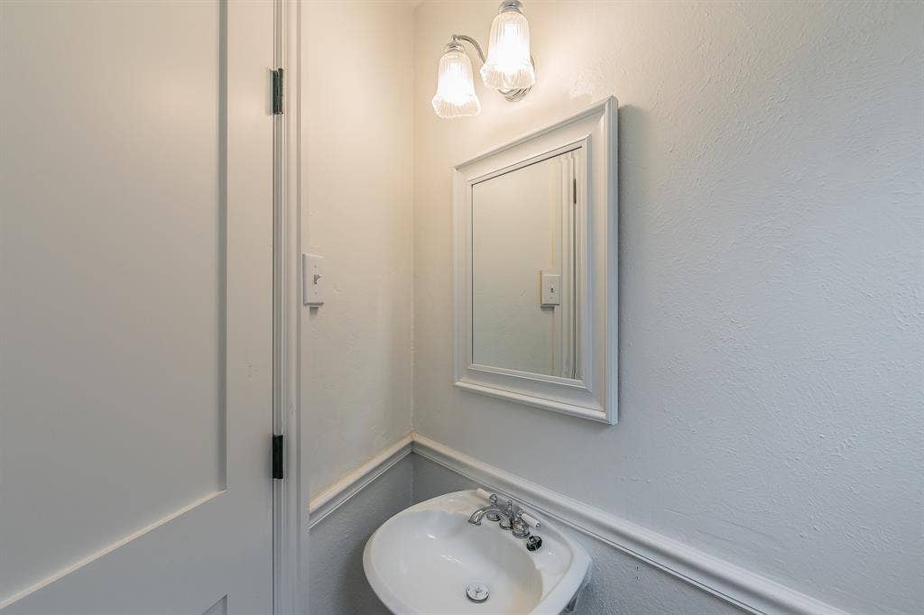 8559 S Mediterranean Circle, Dallas, TX 75238 8559 S Mediterranean Circle, Dallas, TX 75238
