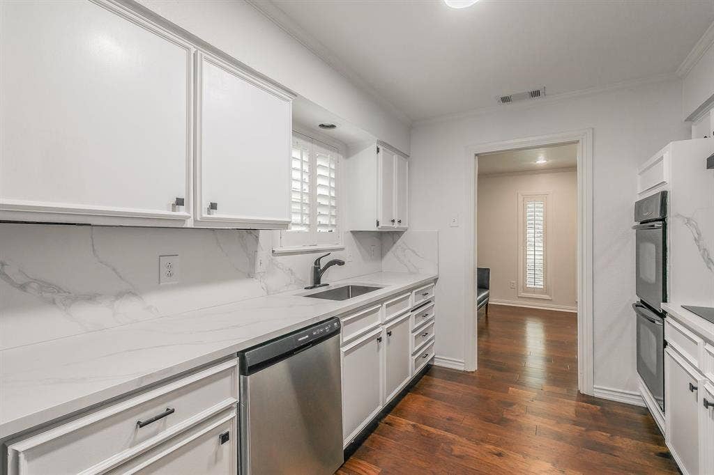 8559 S Mediterranean Circle, Dallas, TX 75238 8559 S Mediterranean Circle, Dallas, TX 75238