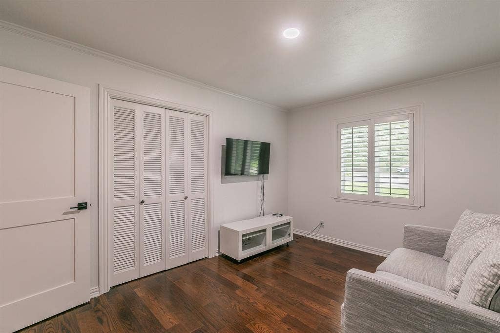 8559 S Mediterranean Circle, Dallas, TX 75238 8559 S Mediterranean Circle, Dallas, TX 75238