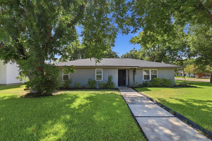 Property photo for 10941 Beauty Lane, Dallas, TX