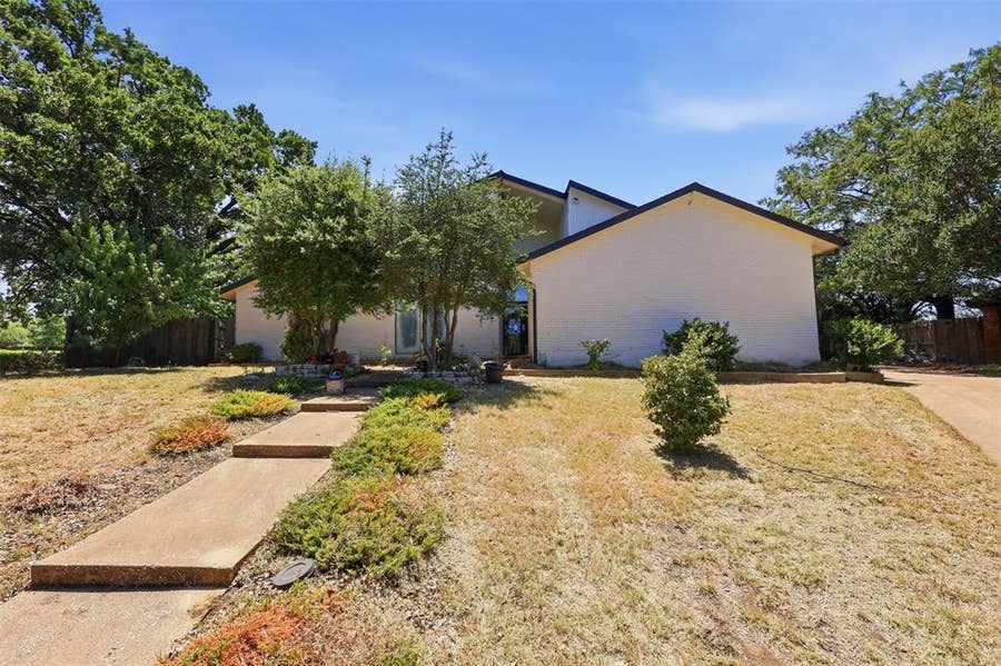 Property photo for 2700 Shadow Wood Court, Arlington, TX