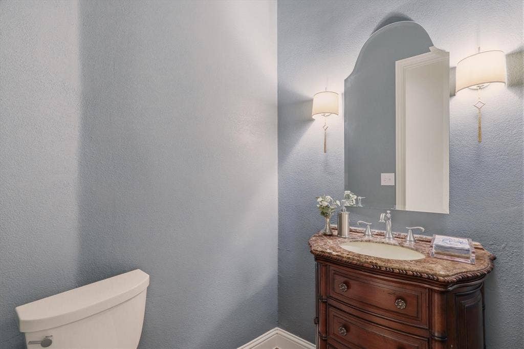 2324 Harrisburg Lane, Plano, TX 75025 2324 Harrisburg Lane, Plano, TX 75025