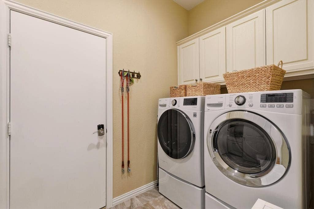 2324 Harrisburg Lane, Plano, TX 75025 2324 Harrisburg Lane, Plano, TX 75025
