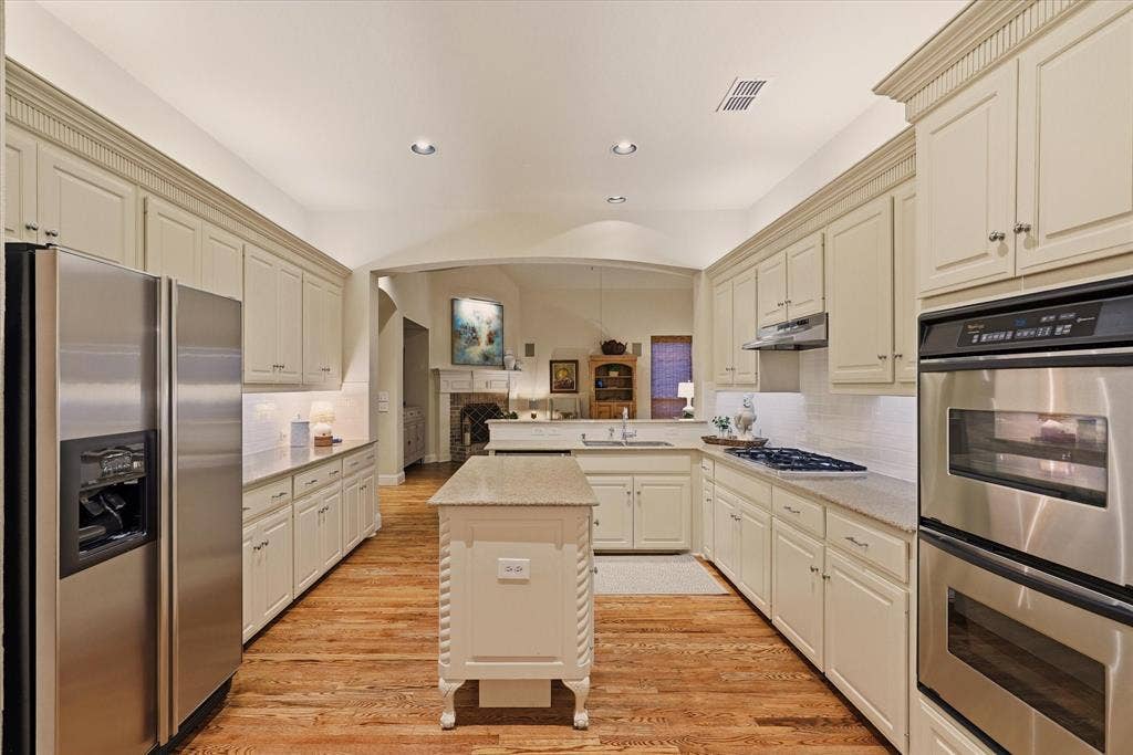2324 Harrisburg Lane, Plano, TX 75025 2324 Harrisburg Lane, Plano, TX 75025