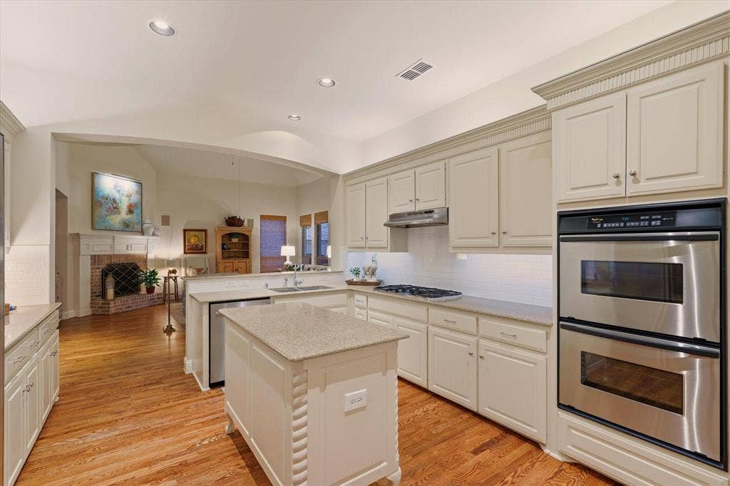 2324 Harrisburg Lane, Plano, TX 75025 2324 Harrisburg Lane, Plano, TX 75025