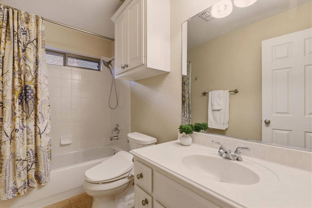 2324 Harrisburg Lane, Plano, TX 75025 2324 Harrisburg Lane, Plano, TX 75025