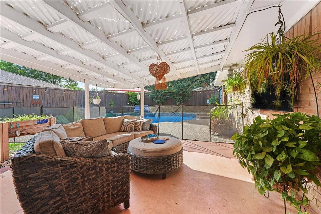 6138 N Jim Miller Road, Dallas, TX 75228 6138 N Jim Miller Road, Dallas, TX 75228