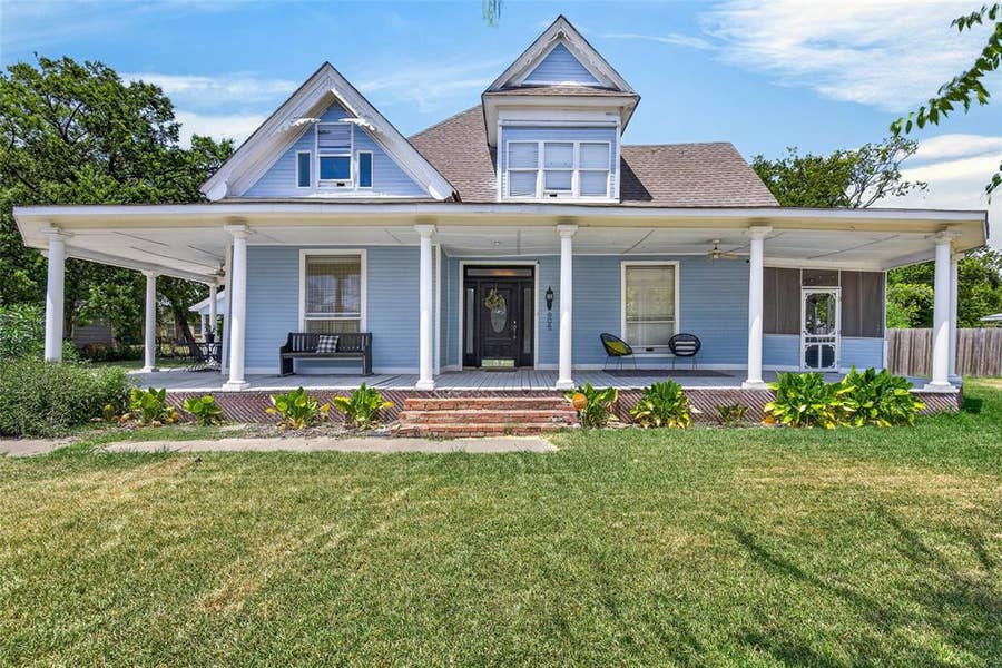 Property photo for 605 E 9th Street, Kemp, TX