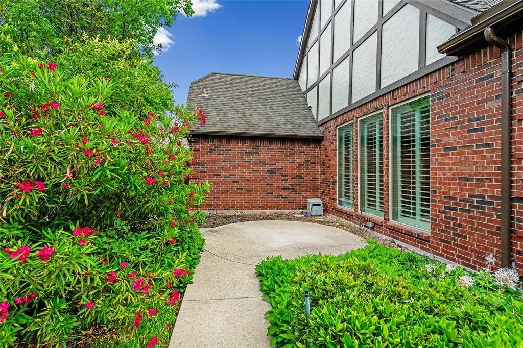 2705 Ithaca Court, Plano, TX 75025 2705 Ithaca Court, Plano, TX 75025