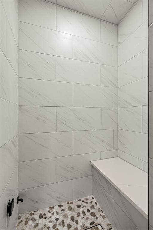 2705 Ithaca Court, Plano, TX 75025 Steam room with large format subway tile, built-in bench, and pebble-tile flooring