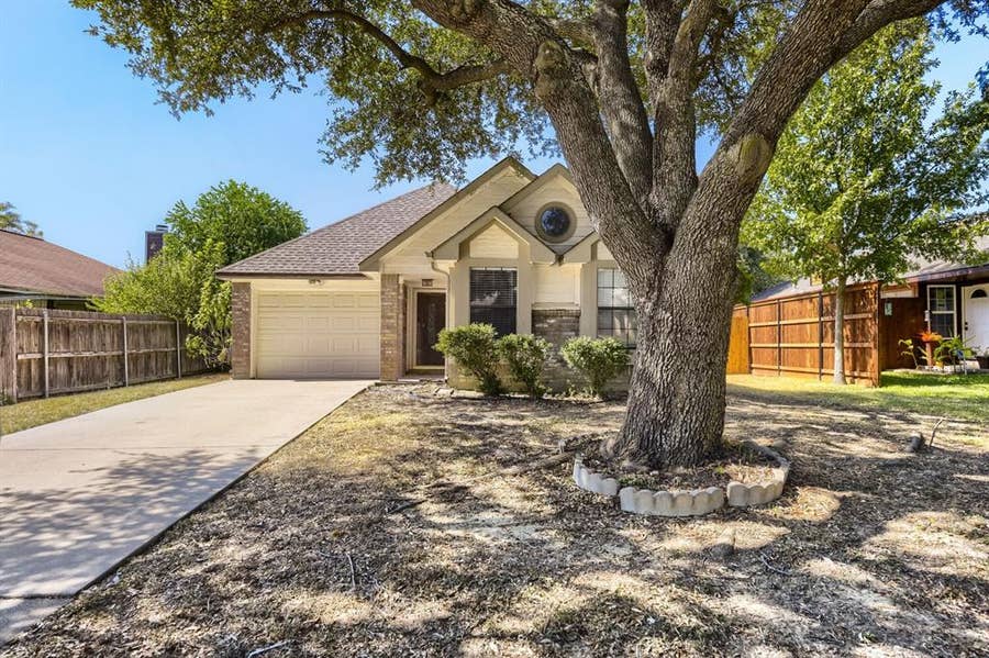 Property photo for 10217 Leatherwood Drive, Fort Worth, TX