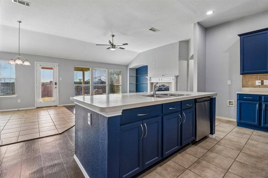 7905 Decoy Drive, Arlington, TX 76002 7905 Decoy Drive, Arlington, TX 76002