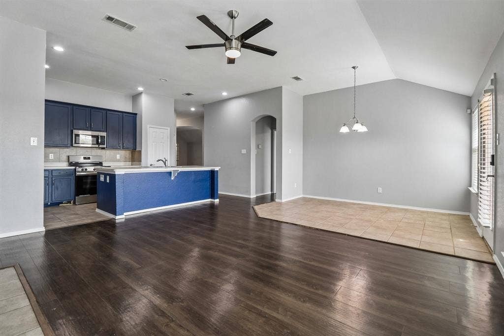 7905 Decoy Drive, Arlington, TX 76002 7905 Decoy Drive, Arlington, TX 76002