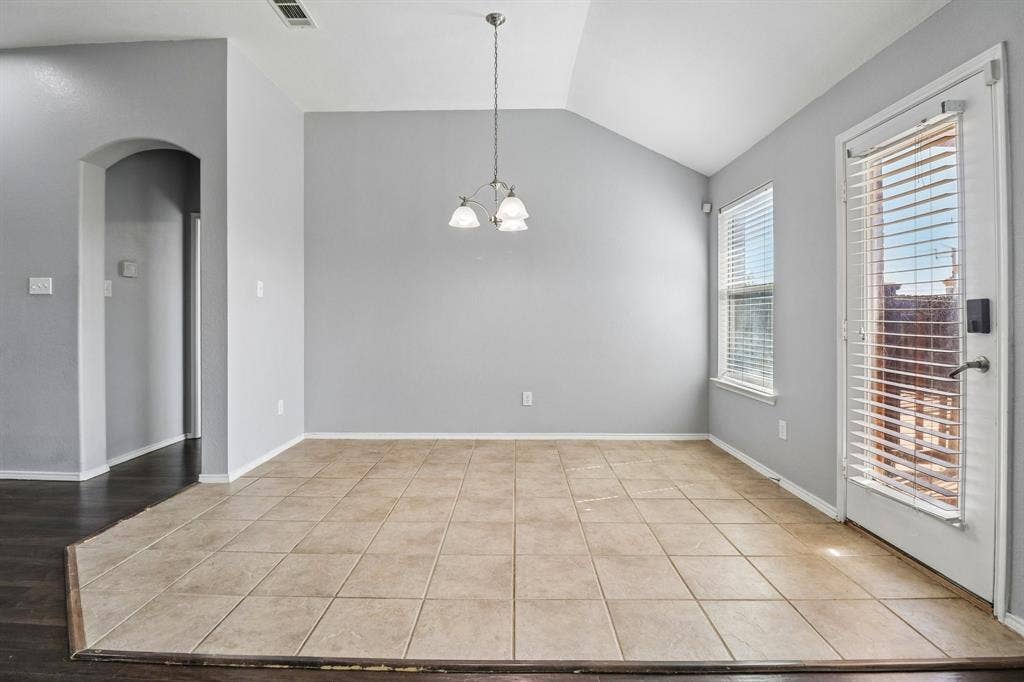 7905 Decoy Drive, Arlington, TX 76002 7905 Decoy Drive, Arlington, TX 76002