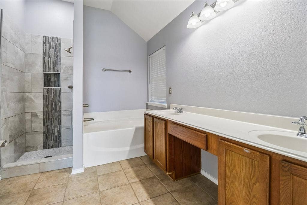 7905 Decoy Drive, Arlington, TX 76002 7905 Decoy Drive, Arlington, TX 76002