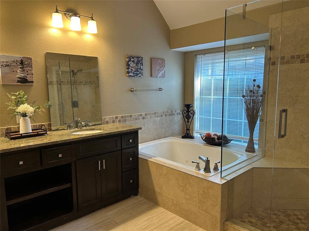 6745 Patrick Lane, Plano, TX 75024 Master bathroom