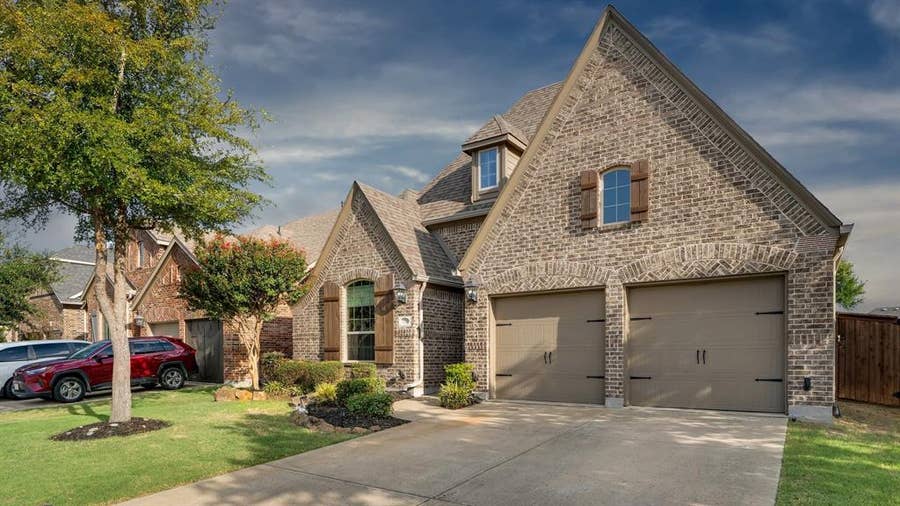 Property photo for 124 Village Creek Drive, McKinney, TX