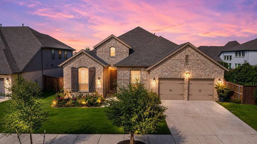Property photo for 7541 Pondview Lane, Fort Worth, TX