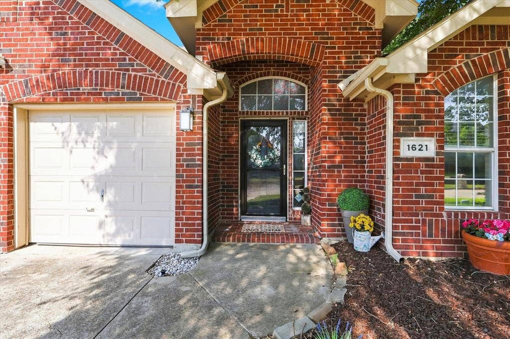 1621 Nicole Lane, Garland, TX 75040 1621 Nicole Lane, Garland, TX 75040