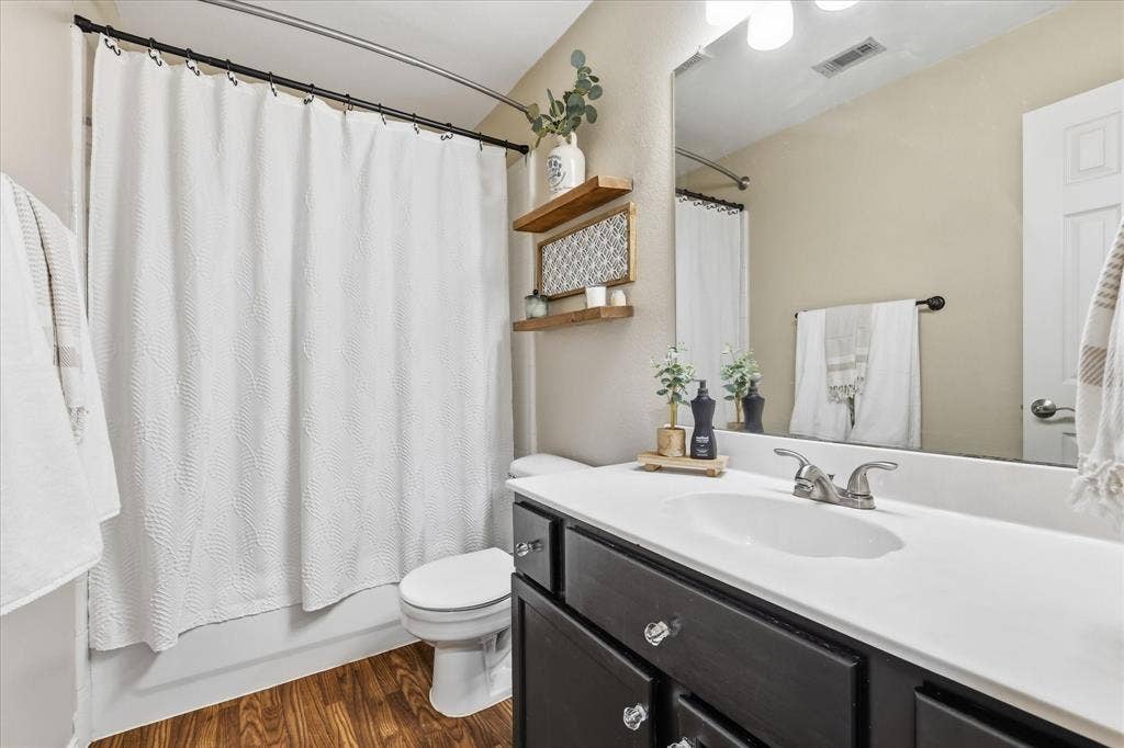 1621 Nicole Lane, Garland, TX 75040 1621 Nicole Lane, Garland, TX 75040