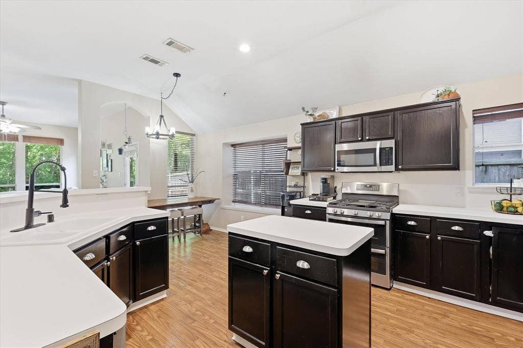 1621 Nicole Lane, Garland, TX 75040 1621 Nicole Lane, Garland, TX 75040