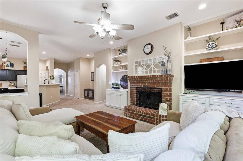 1621 Nicole Lane, Garland, TX 75040 1621 Nicole Lane, Garland, TX 75040