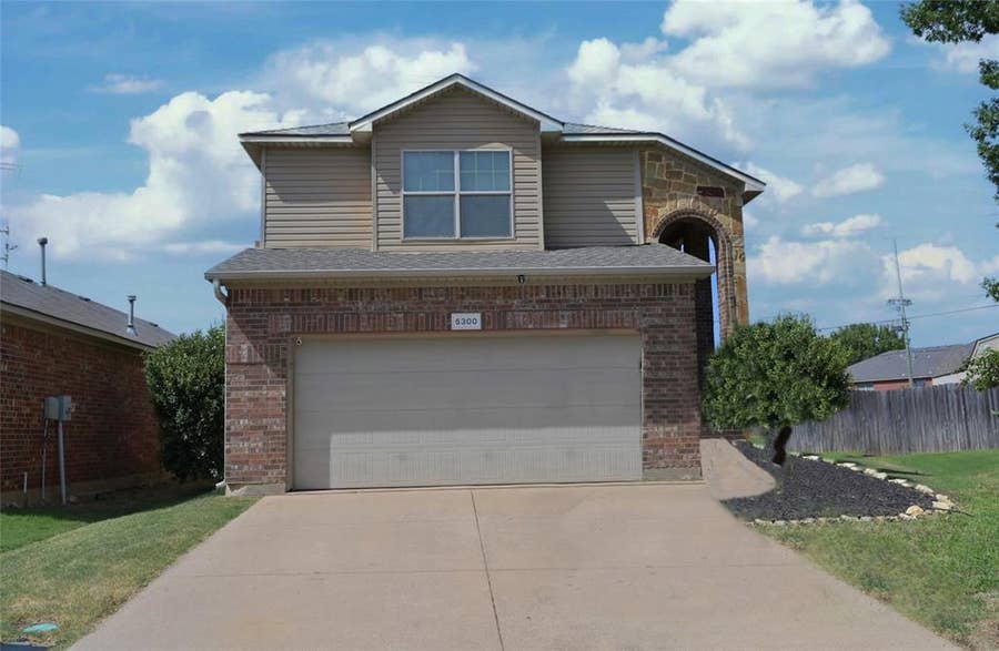 Property photo for 5300 Britton Ridge Lane, Fort Worth, TX