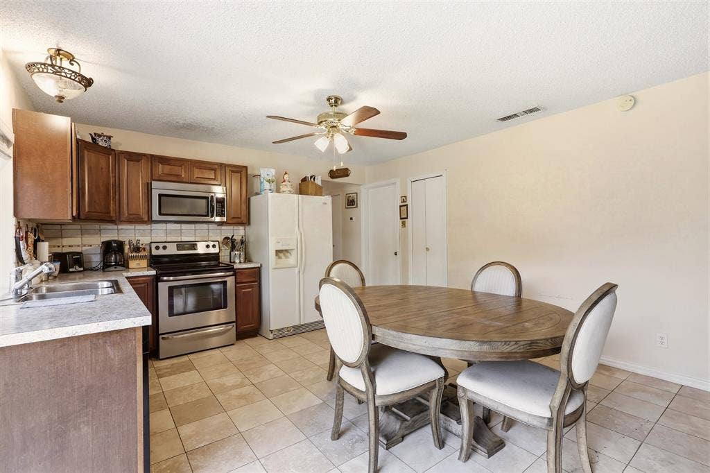 3609 Sherrye Place, Plano, TX 75074 3609 Sherrye Place, Plano, TX 75074